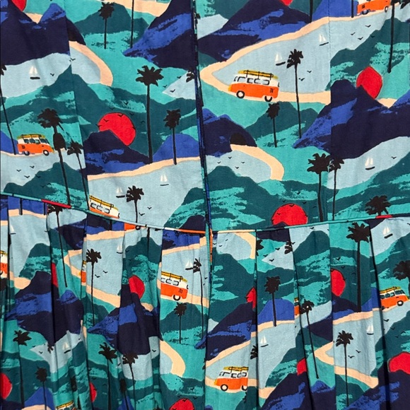 Emily and Fin Claudia Road Trippin - Picture 3 of 6